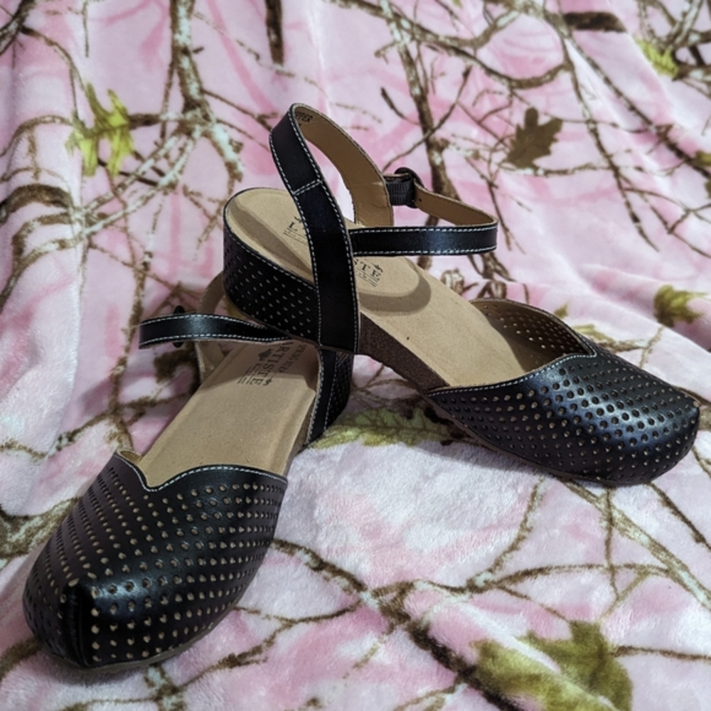 Spring Step L'Artiste Leather Wedge Clogs. "Lizzie" Black 37 (6.5-7).